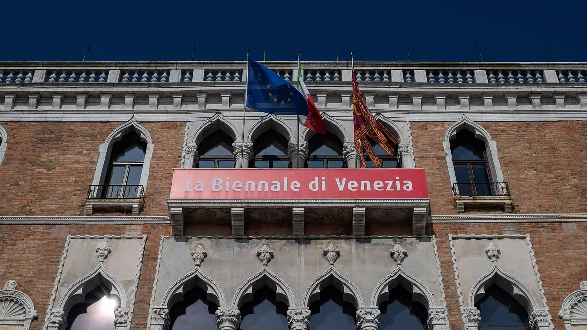Еврокомиссия прекратила грант в €2 млн для Венецианской биеннале современного искусства, выразив политическое несогласие с участием официального российского павильона.