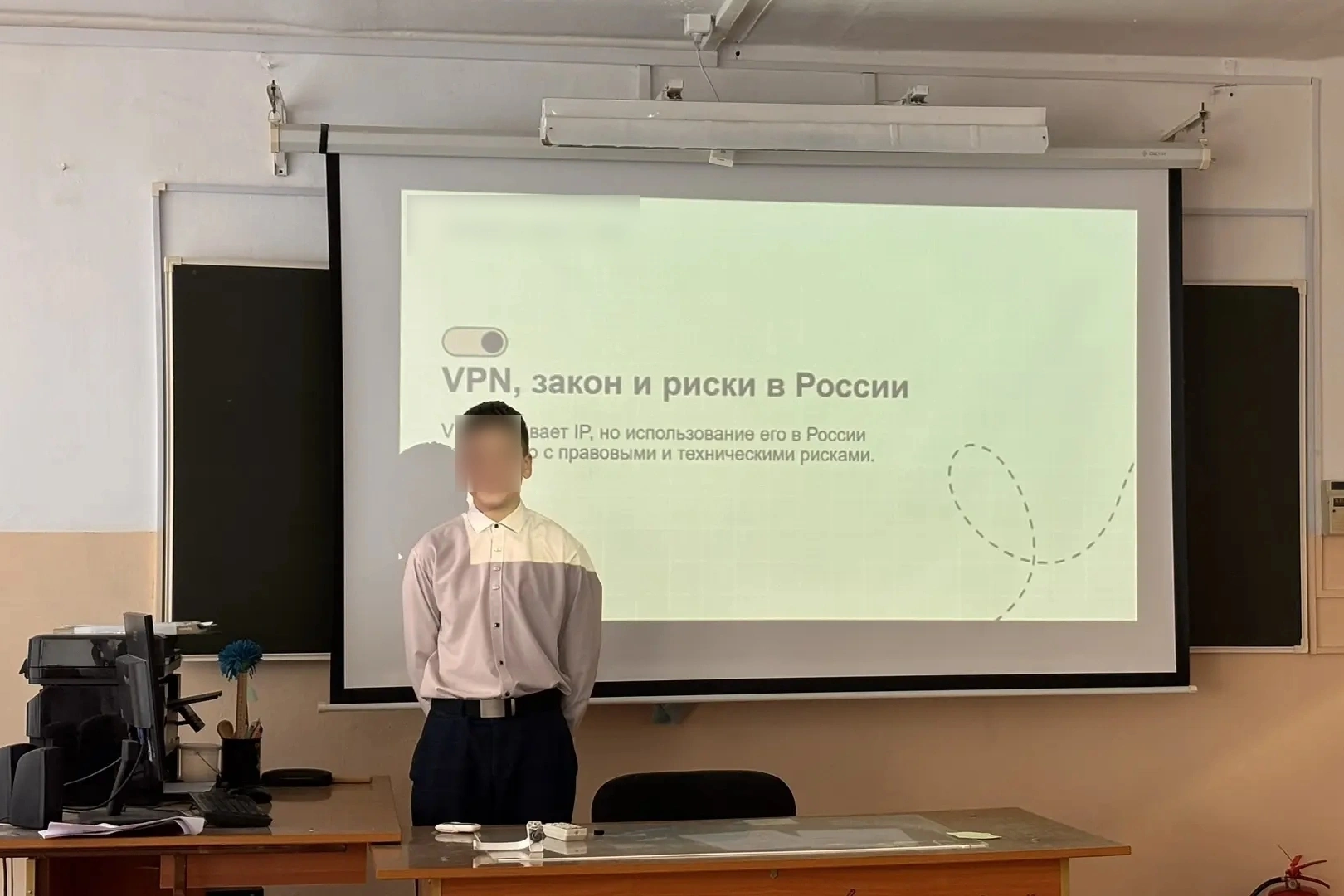 В школах разных регионов России начали систематически проводить занятия по цифровой безопасности, где учащимся рассказывают о рисках использования VPN, утечке персональных данных и возможных правовых последствиях онлайн-активности.