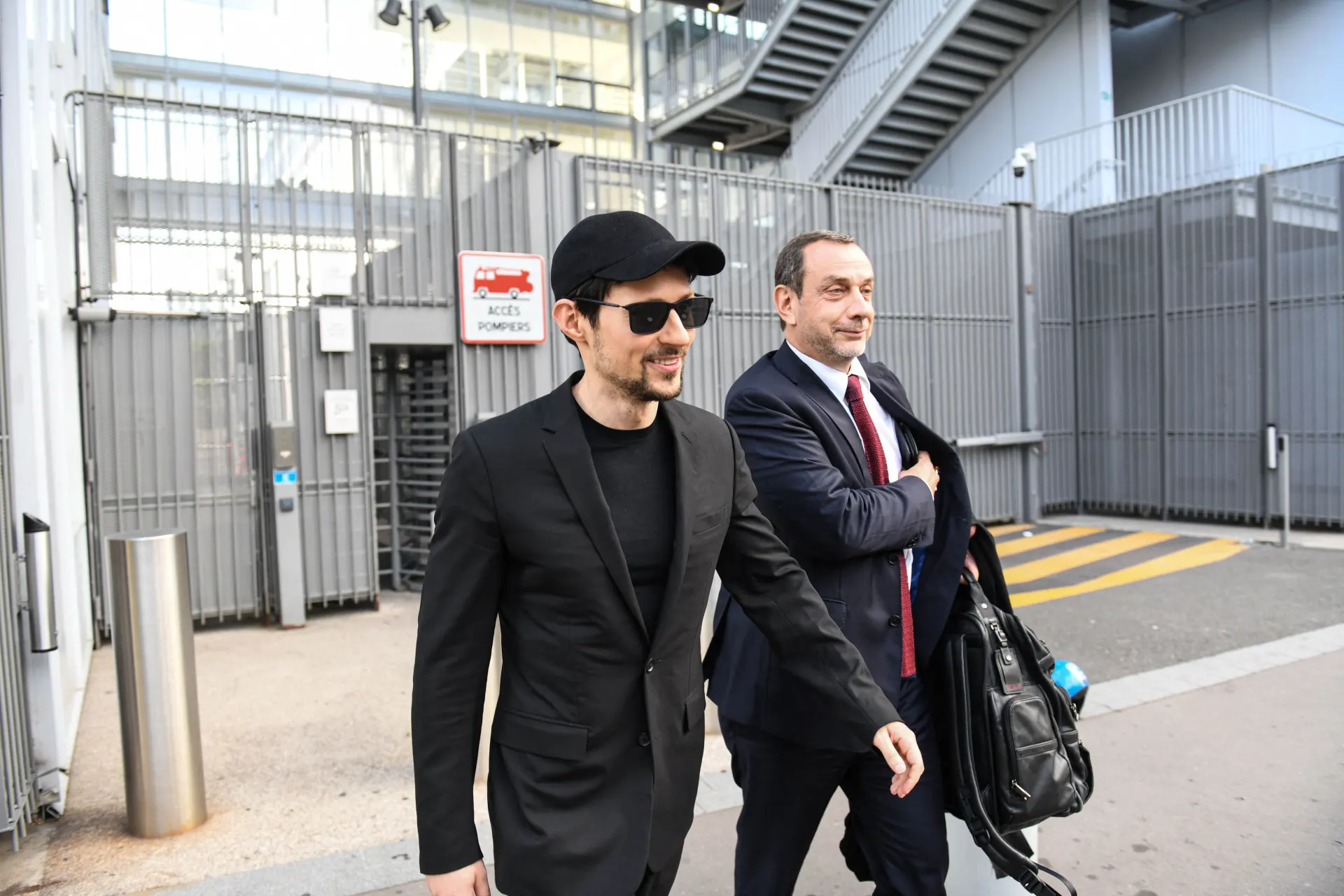 Основатель Telegram опубликовал созданную с помощью искусственного интеллекта шансон-композицию о цензуре и обходе блокировок, а также рассказал о давлении на мессенджер и своем статусе «подозреваемого».