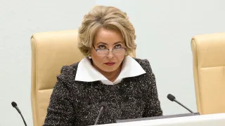 Спикер Совета Федерации Валентина Матвиенко назвала «обезлюдивание территорий» стратегической угрозой для страны и предложила россиянам расселиться по регионам, строить большие дома, заводить многодетные семьи и «сажать цветы» во дворах на фоне рекордного падения рождаемости и естественной убыли населения.