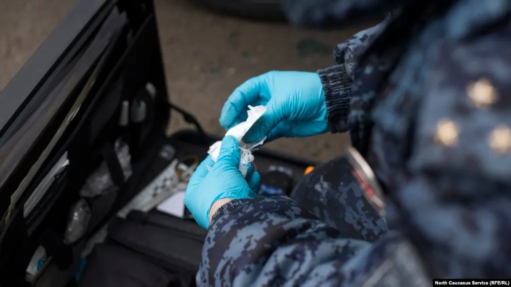 Кабинет министров готов поддержать подготовленный Верховным судом проект смягчения наказаний за ряд преступлений, связанных с незаконным оборотом наркотиков, при условии исключения из него нормы о снижении максимальных сроков за хранение в крупном и особо крупном размере.