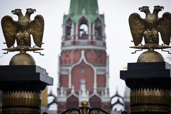 В некоторых релизах российских стримингов появились уведомления о том, что часть кадров удалена или скрыта — это связано с новой практикой самоцензуры и изменениями в законодательстве.