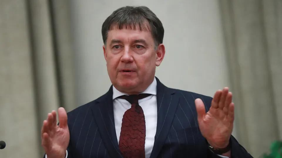 Мосгорсуд оставил в силе решение о национализации имущества бывшего председателя Совета судей России Виктора Момотова, у которого изъяли сеть бизнес-отелей и свыше 100 объектов недвижимости на 9 млрд рублей из‑за связей с криминальными структурами и подозрений в коррупционном обогащении.