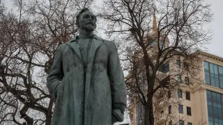 Президентским указом Академии ФСБ возвращено почётное наименование в честь основателя ВЧК Феликса Дзержинского, при этом власти подчёркивают его «вклад в обеспечение государственной безопасности», несмотря на роль в организации красного террора.