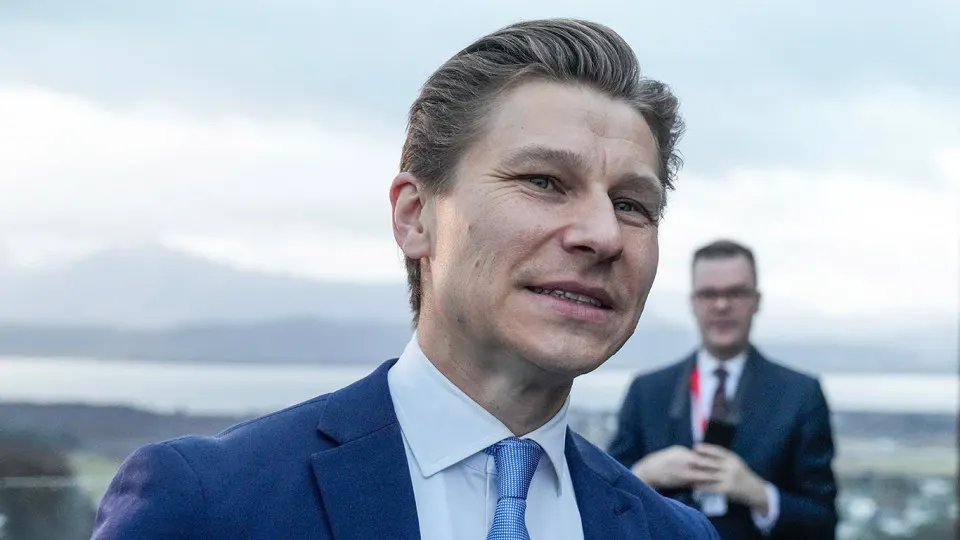 Правительство Финляндии предложило поправки в национальное законодательство, которые снимут запрет на ввоз, транспортировку, поставку и хранение ядерного оружия на территории страны для нужд обороны и сотрудничества в рамках НАТО, сохранив при этом уголовную ответственность за разработку и подрыв ядерных устройств.