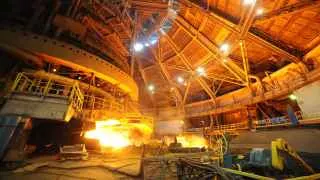 Одна из крупнейших металлургических компаний России столкнулась с резким падением прибыли, кассовым разрывом и вынуждена сокращать расходы и замораживать проекты на фоне санкций и спада спроса на сталь.