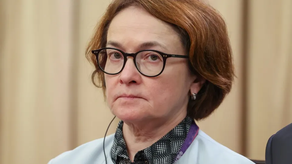 Центробанк сообщил о замедлении российской экономики в первом квартале 2026 года, связав спад с налоговыми изменениями, неблагоприятной погодой и сокращением рабочих дней, несмотря на ожидаемый прирост доходов от подорожания нефти.