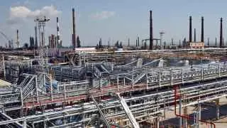 Новокуйбышевский и Туапсинский НПЗ приостановили переработку нефти после атак беспилотников; ранее под ударами дронов оказывались и другие крупные российские нефтеперерабатывающие заводы.