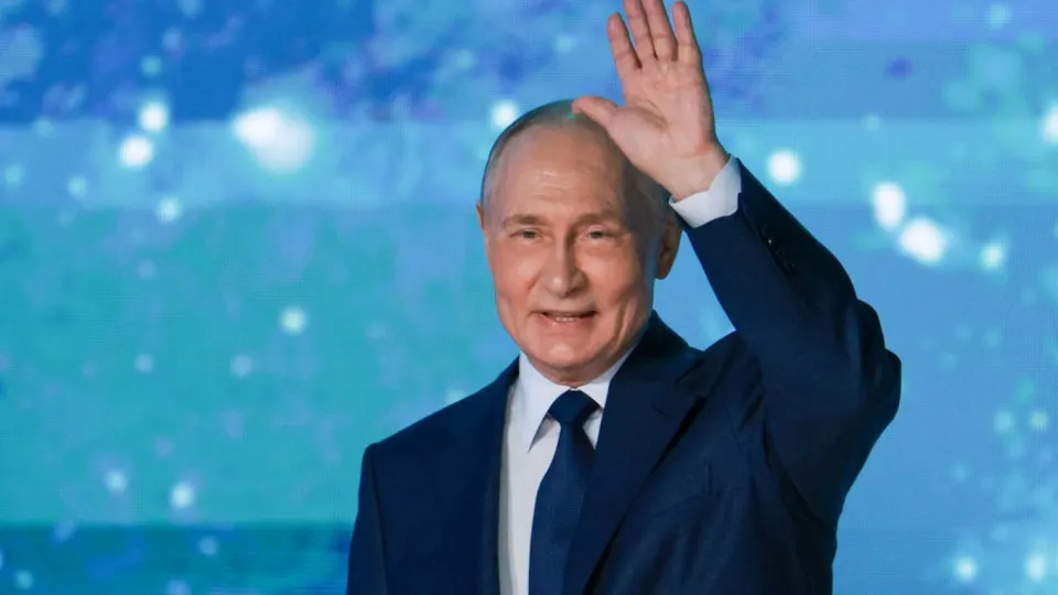 Президент России заявил, что при ограничениях мобильного интернета гражданам должны оставаться доступны госуслуги, платёжные системы и сервисы записи к врачу, а также поручил информировать население о вводимых отключениях.