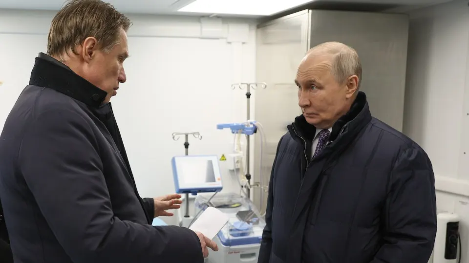 Президент потребовал от Минздрава расширить обследования репродуктивного здоровья мужчин и женщин, чтобы остановить снижение числа рождений; при этом рождаемость продолжает бить исторические минимумы, а демографическая стратегия предлагает повысить коэффициент рождаемости к 2036 году.