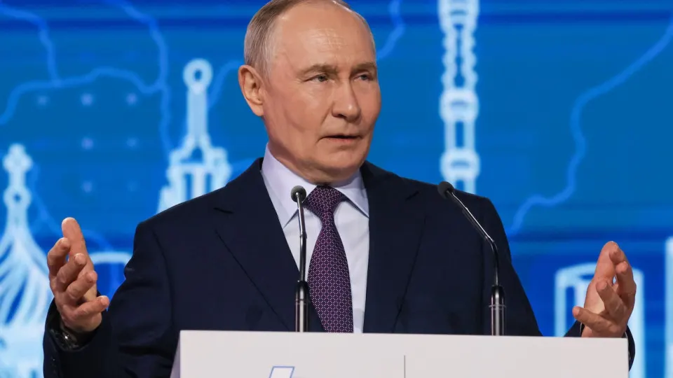 Президент обратился к законодателям с призывом не зацикливаться на запретительных мерах — это заявление прозвучало на фоне заметного падения одобрения власти после законов о контроле интернета и блокировок мессенджеров.