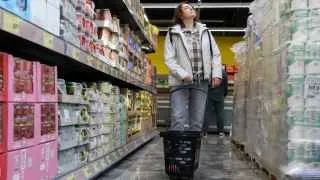 Глава военной разведки Швеции Томас Нильссон утверждает, что российские власти искажают экономическую статистику: по его оценке, реальная инфляция близка к 15%, бюджетный дефицит выше официального, а военные расходы фактически «съедают» половину бюджета. При этом Владимир Путин, несмотря на нарастающие риски финансовой катастрофы, не отказывается от максималистских целей в отношении Украины.