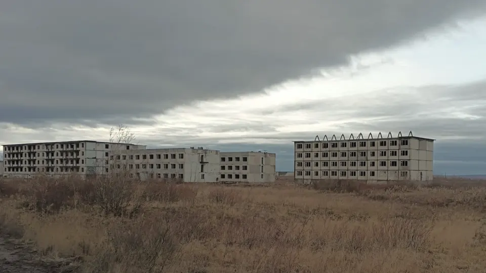 Число рождений в России снижалось одиннадцать лет подряд и в 2026 году достигло нового минимума, а демографические данные власти скрывают с 2025 года. Государственные программы и курс на «традиционные ценности» не смогли остановить естественную убыль населения.