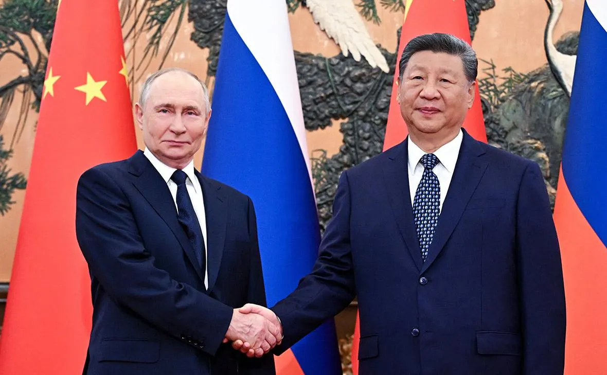 По сообщениям из Китая, визит президента России запланирован на 20 мая и рассматривается как часть рутинных контактов между Москвой и Пекином; парада или торжественной встречи не будет. Это первый случай, когда Китай примет лидеров США и России в одном месяце вне многостороннего формата.