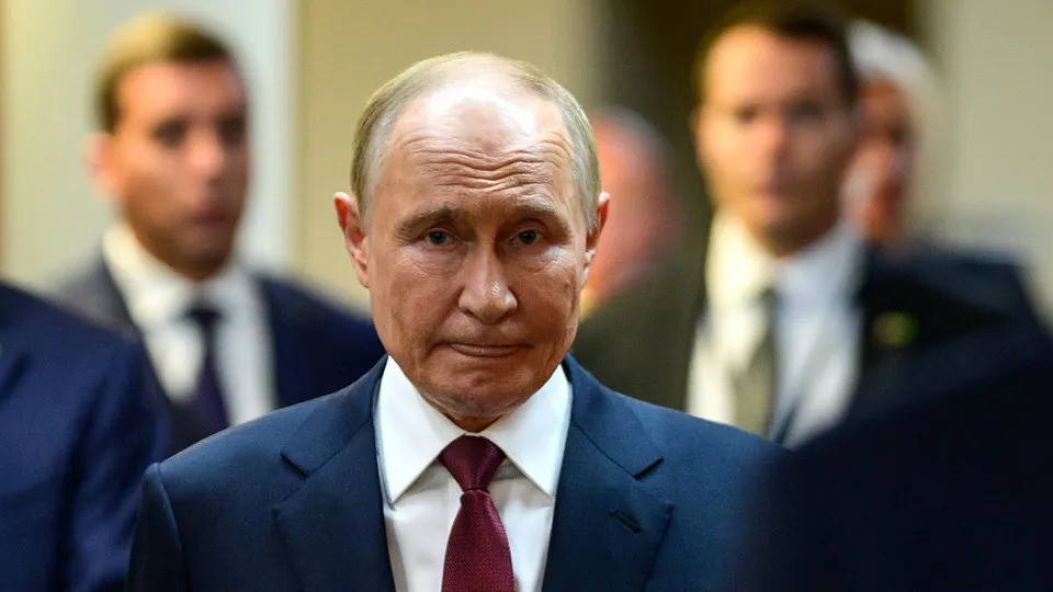 Аналитики отмечают заметное замедление темпов наступления России: среднесуточный прирост сократился с 9,76 до 2,9 кв. км. Среди причин — украинские контратаки, удары средней дальности, активное применение дронов, проблемы связи и неблагоприятная погода.