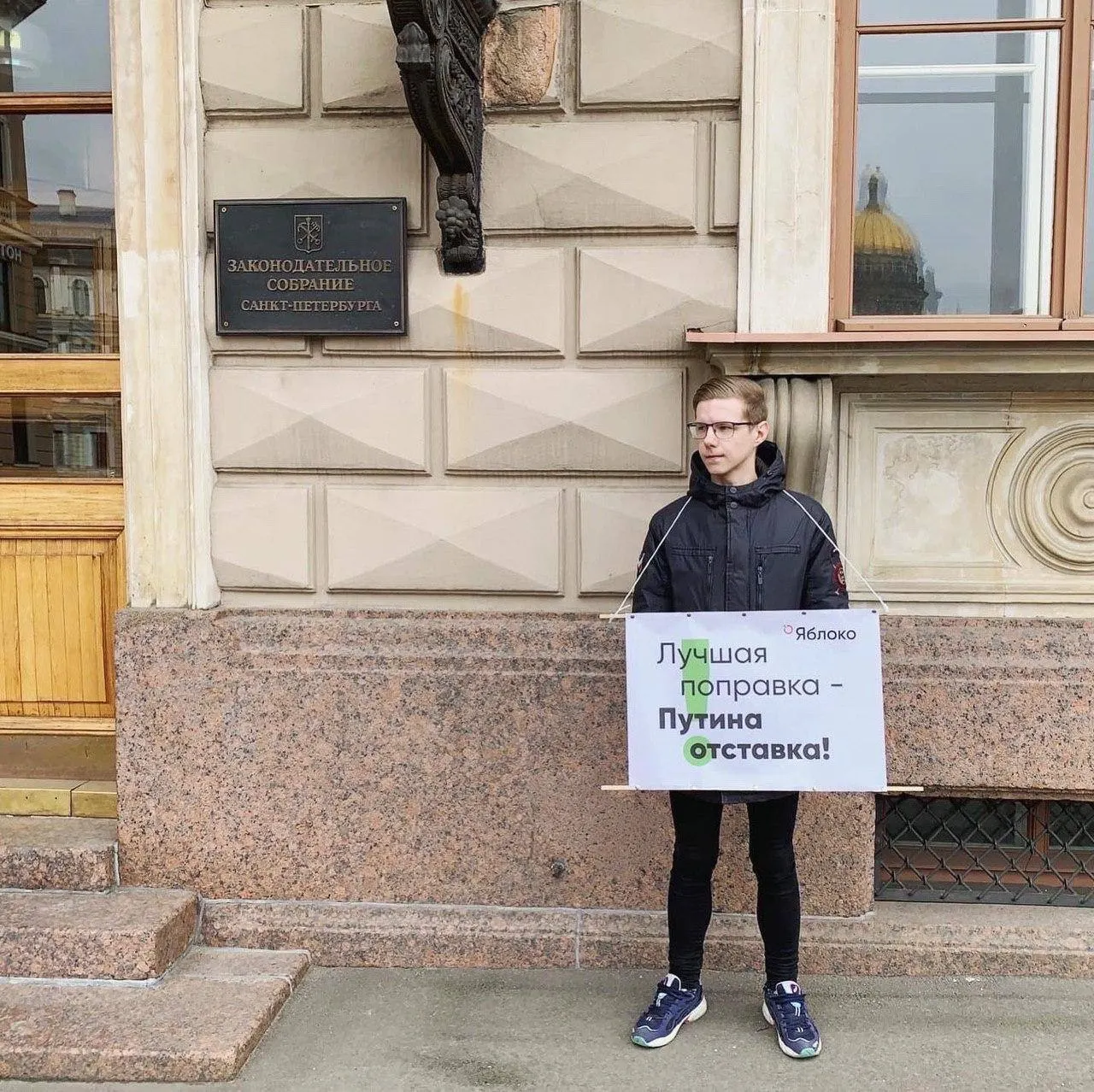 Вадим Ваганов объявлен в федеральный розыск. Ранее ему выписали несколько административных штрафов, а Минюст внёс его в реестр «иностранных агентов».