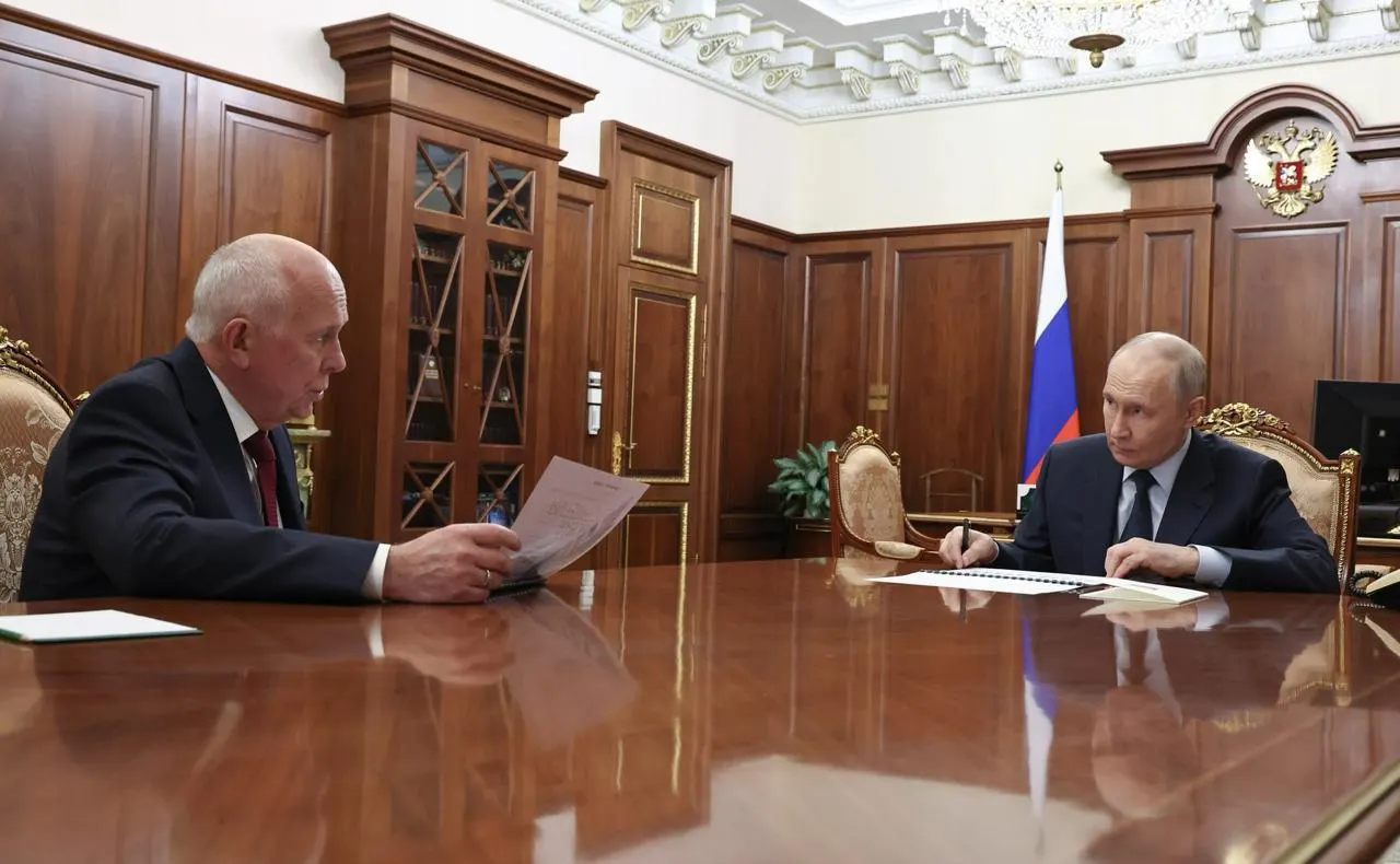 Руководство доложило президенту о задержках производства пассажирских самолётов: серийный выпуск МС‑21 и Суперджет‑100 ожидается не ранее следующего года, а планы по выпуску до 2030‑го были пересмотрены.