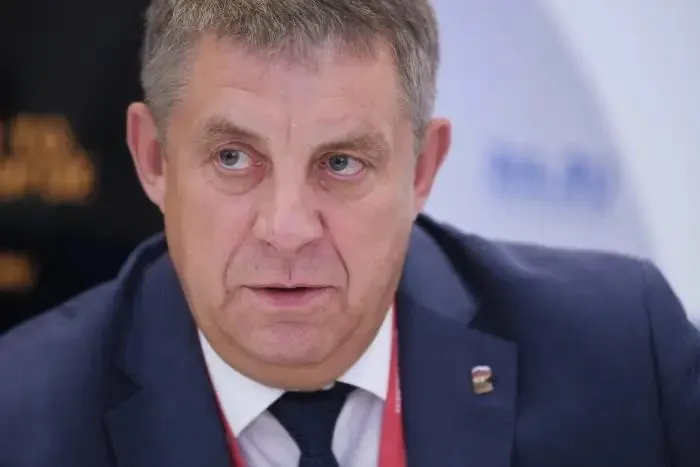 После отставки Александра Богомаза источники называют его претендентом на вакантный мандат депутата Госдумы; параллельно обсуждаются возможные назначения других ушедших губернаторов на фоне расследований.