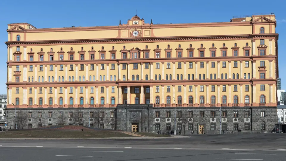 Руководство Погранслужбы ФСБ заявило о нарушениях граничных соглашений со стороны Финляндии и Эстонии, усилении пограничного режима и наращивании военных возможностей у западных границ России. Москва принимает правовые и военные меры и готовится к разным сценариям развития событий.