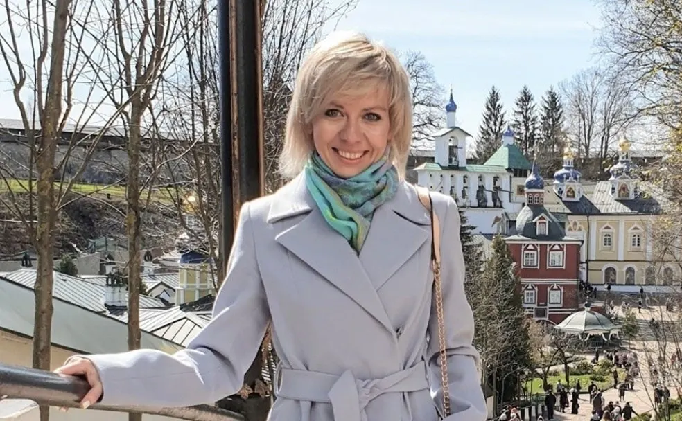 В отношении Савицкой составлен протокол по ч. 4 ст. 19.34 КоАП РФ — штраф от 30 до 50 тыс. рублей за распространение материалов «иностранного агента» в интернете без отметки; Савицкая внесена в реестр с декабря 2020 года. Ранее по той же статье штрафы получили псковский политик Алексей Малов и журналистка Светлана Прокопьёва.