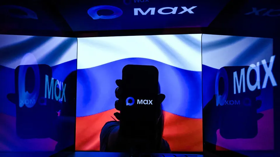 Крупнейшие операторы подписали соглашения с государственным мессенджером: одноразовые коды, пароли для операций и сервисные уведомления будут приходить через приложение, что вызывает опасения о фактической привязке пользователей к сервису.