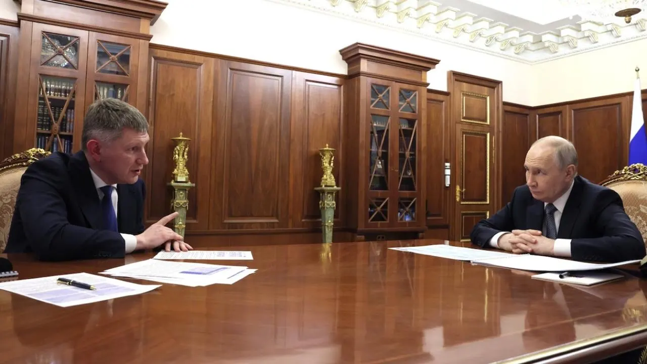 Министр экономического развития Максим Решетников сообщил президенту, что с 2017 по 2025 год Россия сократила разрыв по ВВП на душу населения с США с 43% до почти 56%. По данным МВФ, однако, страна по-прежнему значительно отстаёт от США по уровню ВВП на душу населения.