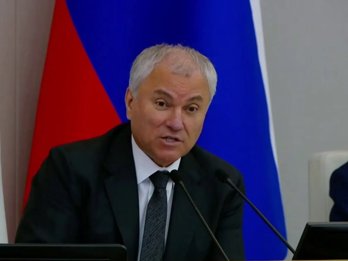 Депутаты во втором чтении приняли законопроект, который официально добавляет мероприятия по противодействию «фальсификации истории» и предупреждению уклонения от исполнения обязанностей по защите Отечества.