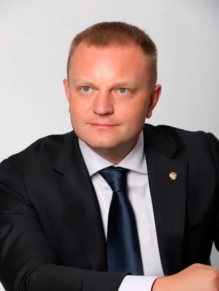 Татьяна Москалькова покидает пост уполномоченного; среди претендентов — Иван Сухарев (ЛДПР), Артем Прокофьев (КПРФ) и Яна Лантратова («Справедливая Россия»).