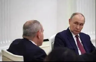 Маркетплейсы временно остановили реализацию товаров из Армении без подробных объяснений — тысячи продавцов в неопределённости. Роспотребнадзор также заблокировал более 1,1 млн бутылок минеральной воды «Джермук». Ограничения последовали после визита премьера Армении в Москву.
