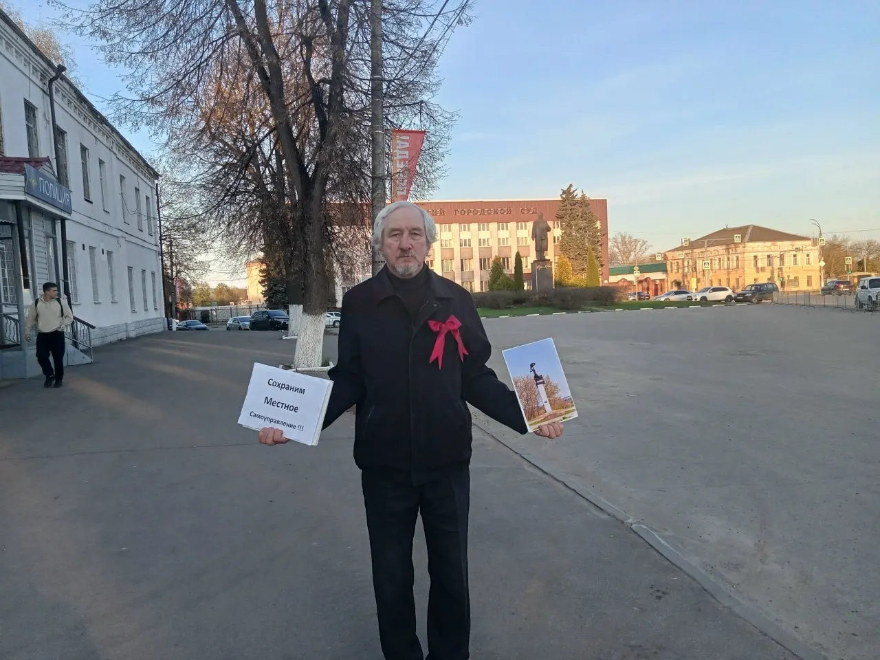 Владимирский суд признал Юрия Саенко виновным по ч. 2 ст. 20.2 КоАП за одиночный пикет в защиту местного самоуправления. Размер административного наказания не разглашается.
