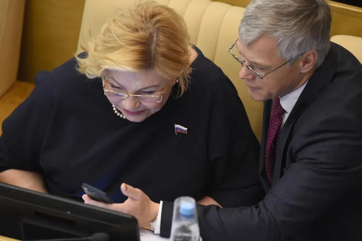 Валерий Гартунг вместе с Еленой Драпеко оказались двумя депутатами, проголосовавшими против обращения по удару в Старобельске; спикер Госдумы назвал инцидент «техническим сбоем».