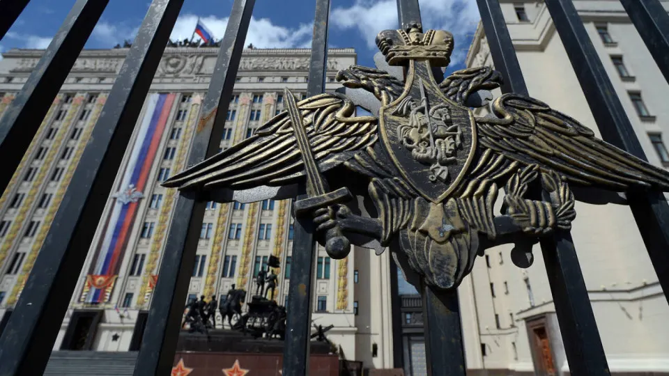 Минобороны предлагает получать в распоряжение акции, землю, технику и оборудование национализированных предприятий, занятых в строительстве и производстве стройматериалов, чтобы быстрее обеспечивать нужды армии и выполнять гособоронзаказ.