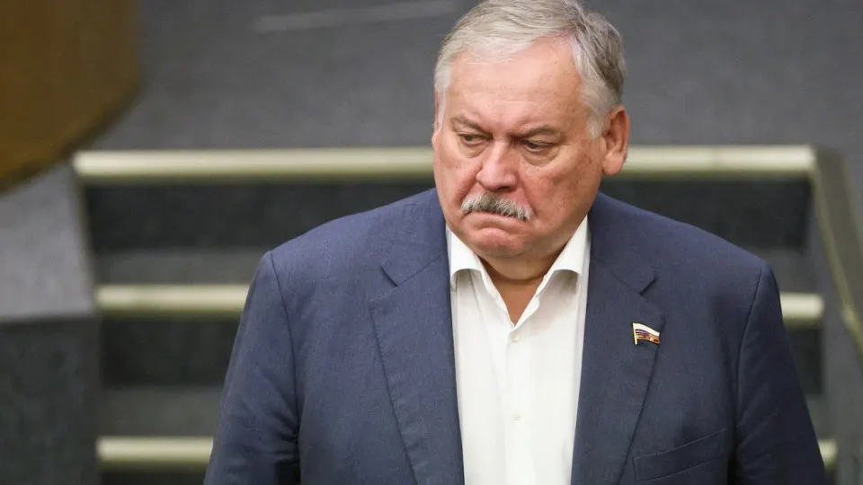 Первый зампред комитета Госдумы Константин Затулин заявил, что Латвия и Эстония «обманули» русскоязычных жителей, введя институт «неграждан», а заявления прозвучали на фоне обсуждения расширенных полномочий для защиты россиян за рубежом и сигналов о возможной эскалации с НАТО.