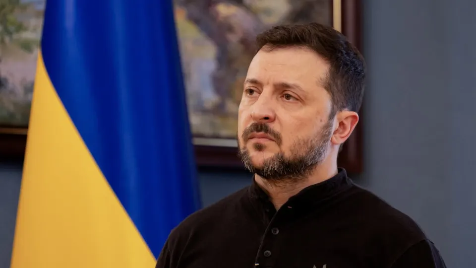 Президент заявил, что украинская армия прекратит боевые действия с 00:00 в ночь с 5 на 6 мая при условии отсутствия нарушений; официального обращения от Москвы Киев не получал.