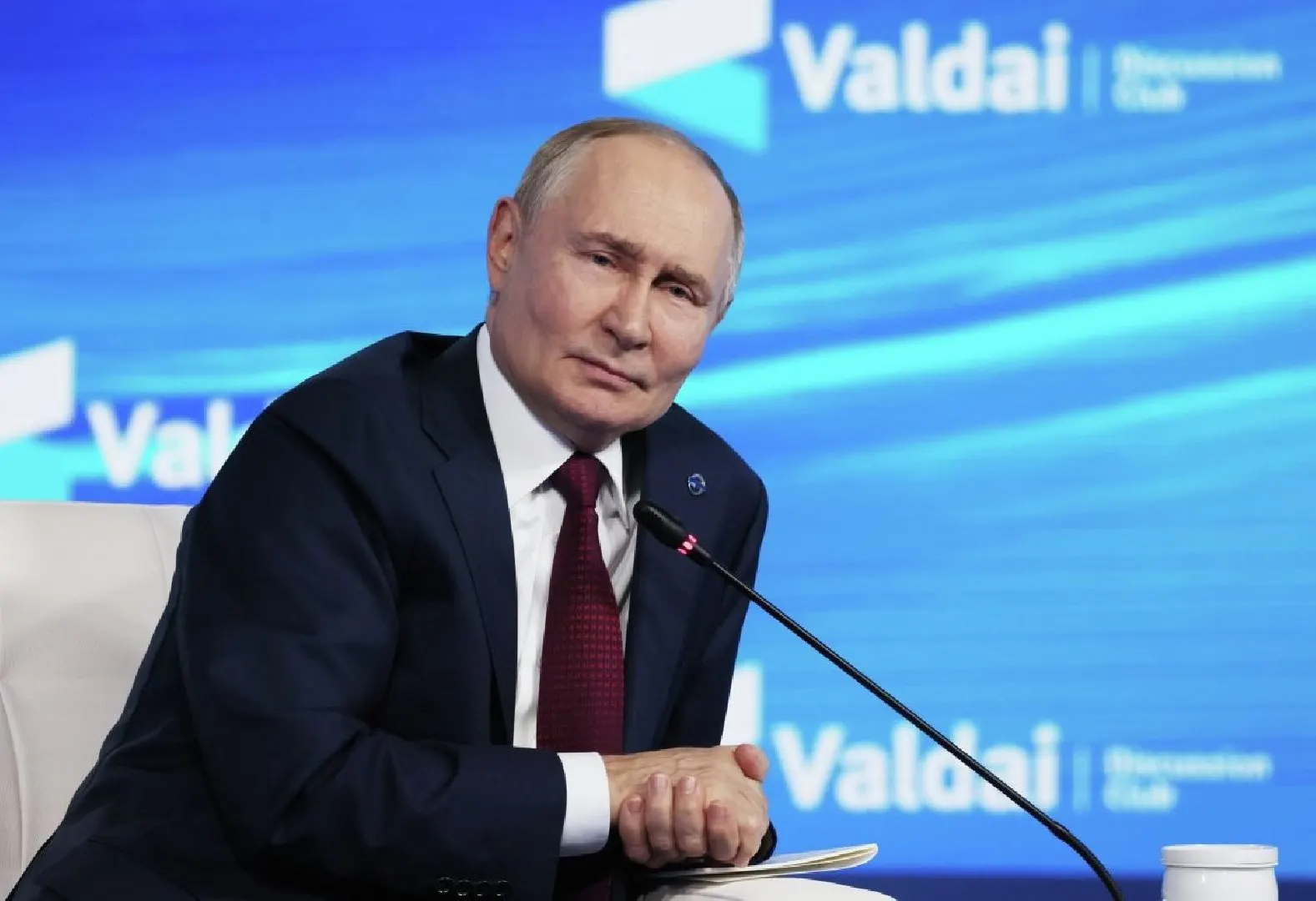 Международный уголовный суд разъяснил, что приглашение на переговоры само по себе не освобождает от исполнения ордера на арест — исключение возможно только при участии ООН и в рамках соответствующих процедур.