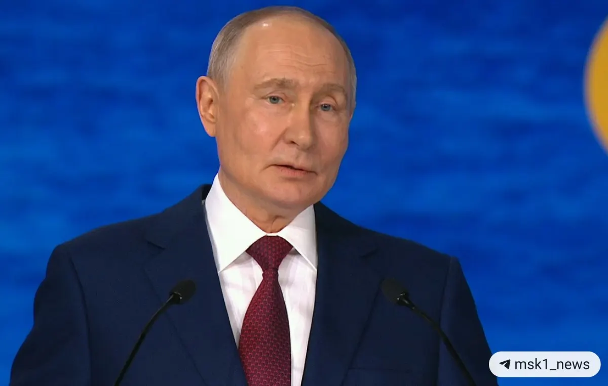 Краткая подборка высказываний президента об экономике: цифровой суверенитет, макроэкономическая стабильность, рост ВВП и зарплат, низкая безработица и условия для демографического роста.