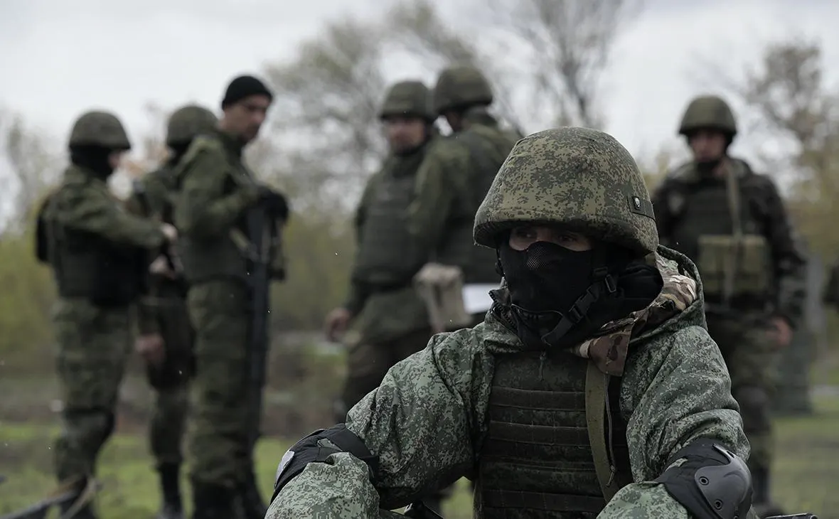 По оценкам ряда бывших чиновников, военных экспертов и разведок, Россия отстаёт в военных технологиях и тактике; без мобилизации экономических, людских и промышленных ресурсов ситуация вряд ли изменится.