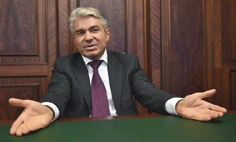 По данным Минюста, только 4% признанных иноагентами в 2025 году получали зарубежные средства; после расширения критериев в закон включили «иные формы влияния».