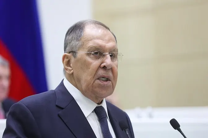 Глава МИД РФ заявил, что одновременное членство в Евразийском экономическом союзе и в Евросоюзе несовместимо; решение окажет прямое влияние на тарифную политику и фитосанитарные правила.