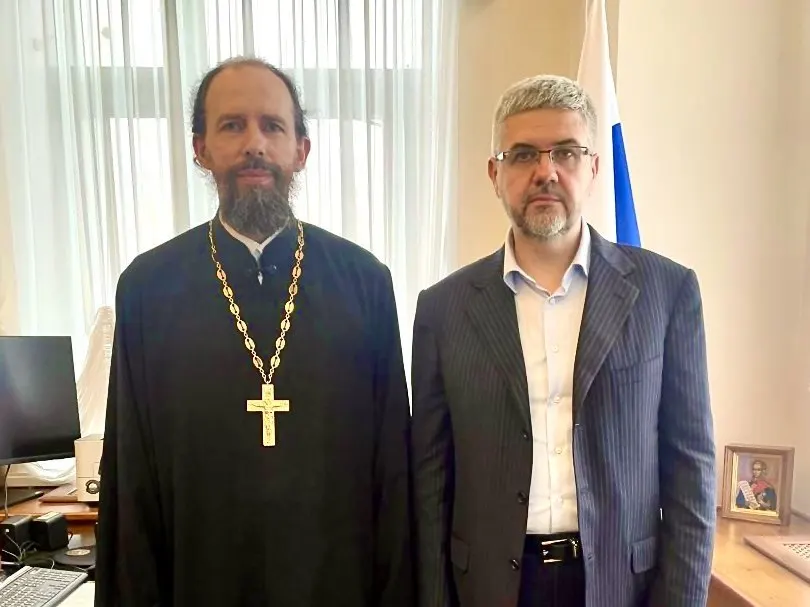Заместитель министра юстиции Вадим Баланин заявил, что сожительство без регистрации брака представляет угрозу безопасности России; ведомство ведёт двухлетний мониторинг и готовит изменения в Семейный кодекс.