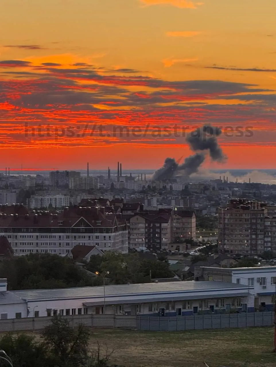 Краткий обзор: ночной удар по заводу в Волгограде, сообщения о массовых уничтожениях БПЛА силами ПВО, жертвы в Запорожье и Сумской области, решение томской думы по памятным знакам и внесение структур Гарварда в реестр нежелательных организаций.