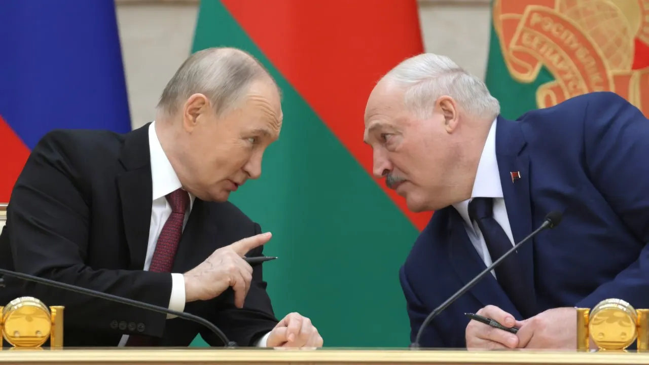 26 июня в президентской резиденции на Валдае состоялись конфиденциальные переговоры Владимира Путина и Александра Лукашенко — публичных заявлений не было; обсуждали региональную безопасность, экономическое взаимодействие и ситуацию у белорусско‑украинской границы.