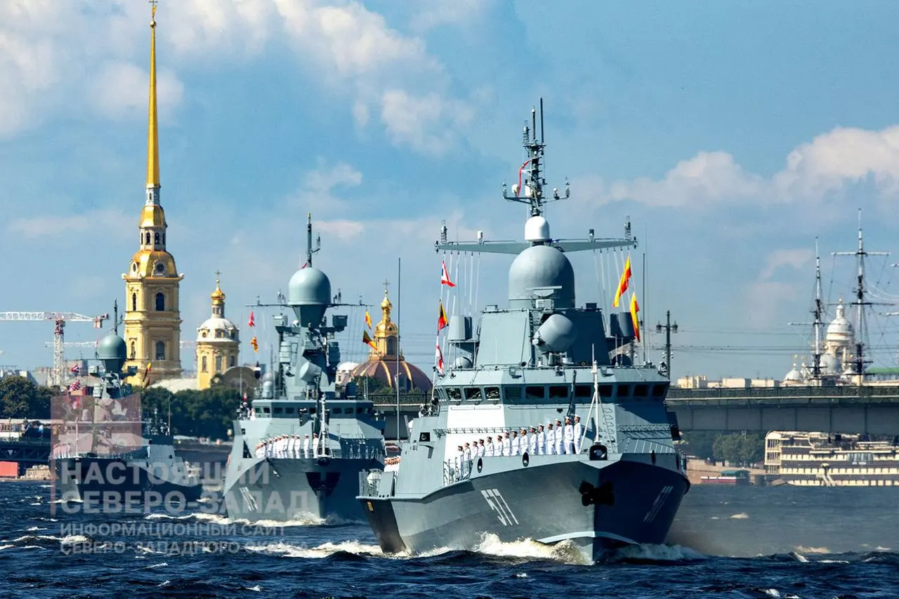 Минобороны не планирует проводить в Санкт-Петербурге главный военно‑морской парад ко Дню ВМФ. Решение принято в ведомстве; в 2025 году и ранее парад уже проходил в сокращённом формате.