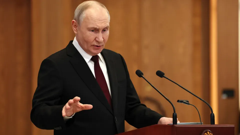 Президент РФ заявил, что Россия может нанести ответные удары, если с территории европейских государств будут запускаться беспилотники по российским объектам. При этом он назвал атаки попыткой дестабилизации и отметил, что предпосылок для переговоров с Киевом нет.