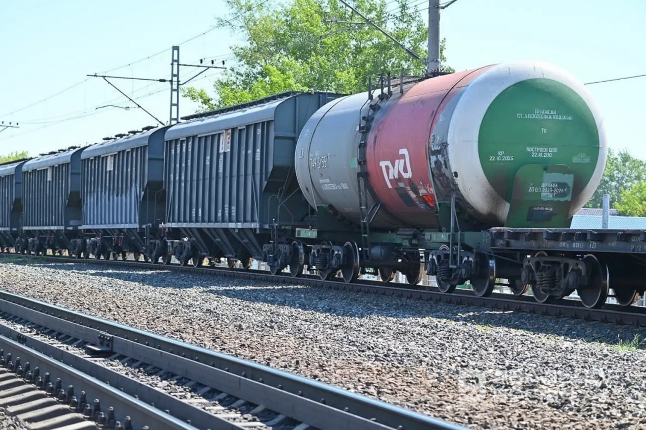 В компании сообщили, что штаб призван обеспечить стабильный приём и транспортировку нефтегрузов по стране, с особым вниманием к поставкам авиакеросина в аэропорты.