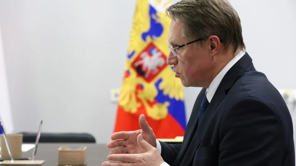 Министр здравоохранения сообщил, что основная часть ординатуры готовится по целевым контрактам; за счёт бюджета увеличивается приём в медобразование, а для выпускников введена обязательная отработка до трёх лет.