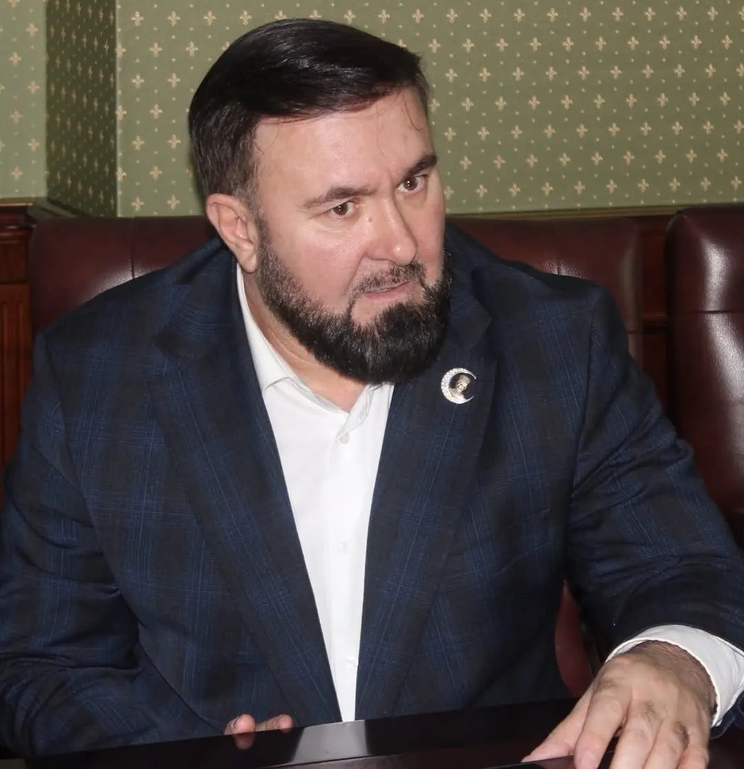 В распоряжении президента от 26 июня отмечено поощрение омбудсмена Чечни Мансура Солтаева. Награждение проходит на фоне критики в адрес омбудсмена и обвинений в преследовании правозащитников и причастности к инцидентам с исчезновением нескольких женщин.