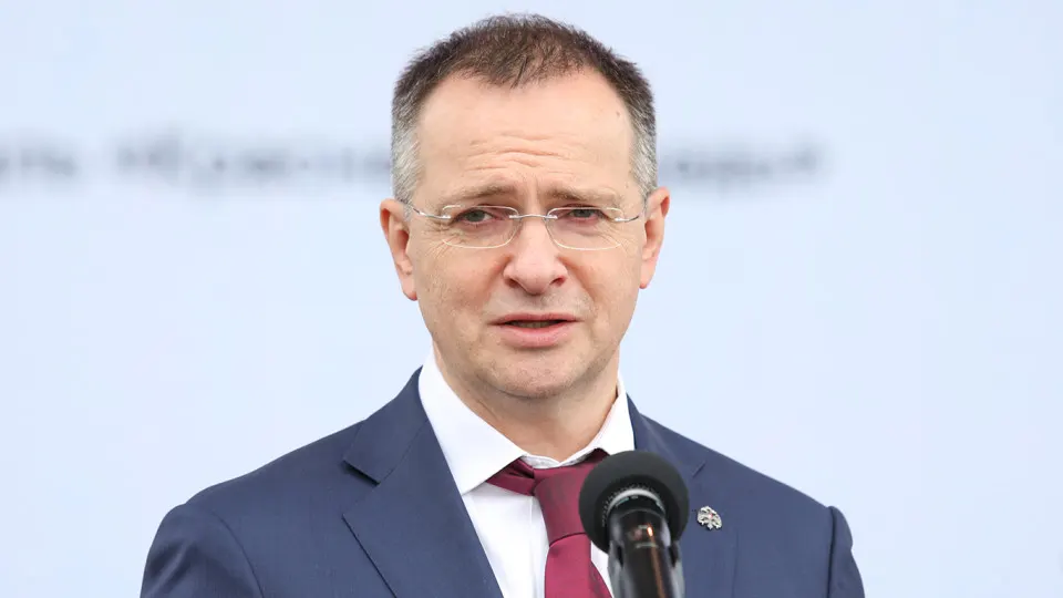 Владимир Мединский заявил о необходимости контроля качества фильмов на всех этапах производства, предложил возвращение практик, похожих на советскую цензуру, и поддержал недопущение к прокату некачественных картин на государственные деньги. Обсуждаются запреты и создание экспертного совета по историческому контенту.