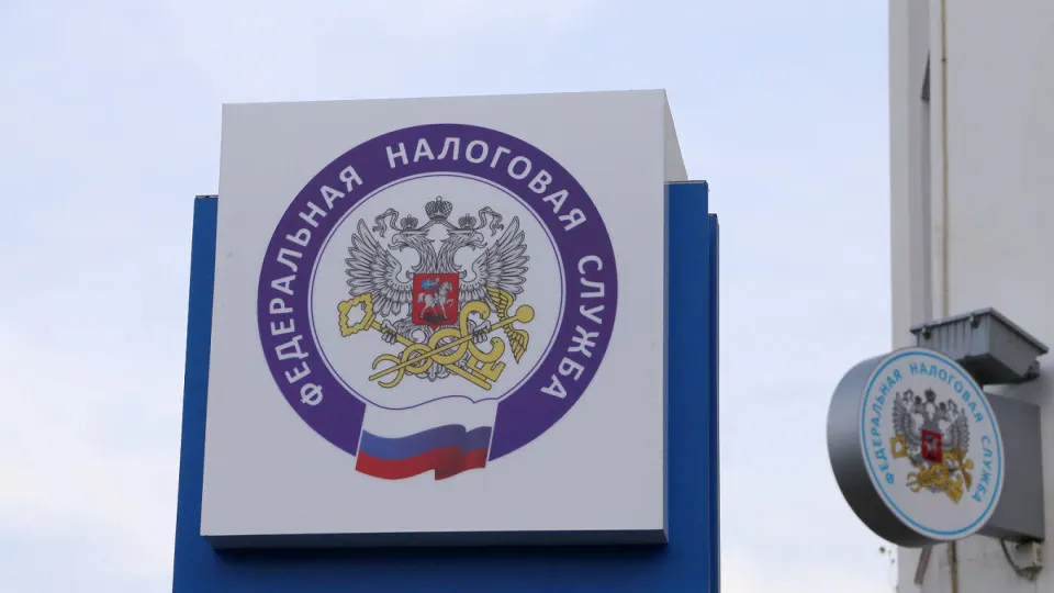 Федеральная налоговая служба рекомендовала региональным властям пересмотреть ставки и льготы, провести инвентаризацию имущества и земли, чтобы закрыть исторический дефицит бюджетов — 1,538 трлн рублей в прошлом году. Эксперты предупреждают о риске увеличения дефицита и долговой нагрузки.