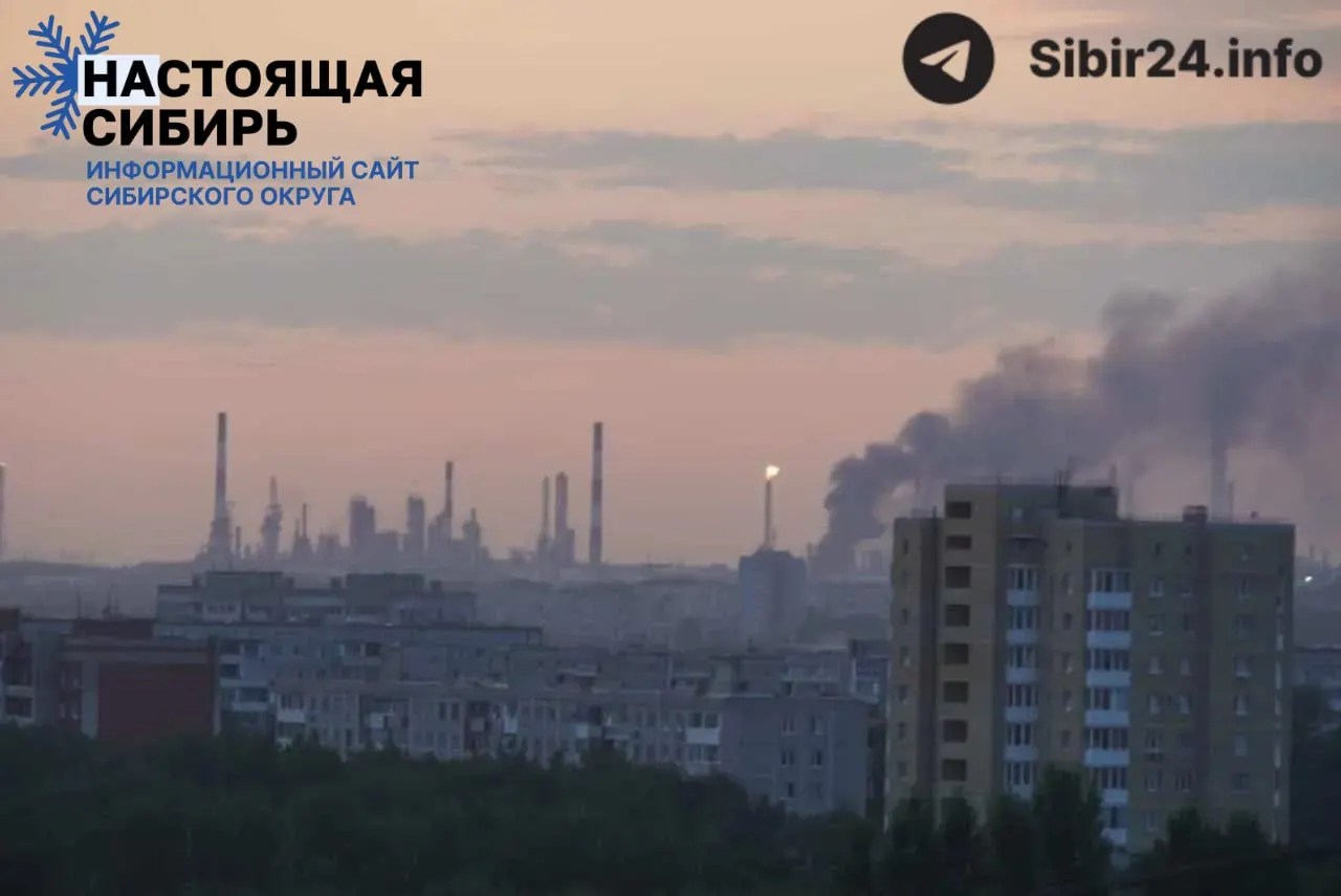 Омский нефтеперерабатывающий завод мощностью около 22 млн тонн в год полностью прекратил работу после удара беспилотников. Это усугубляет дефицит топлива и несёт риски для транспорта, логистики и продовольственной безопасности по всей стране.